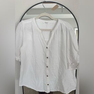 beachlunchlounge White Button-Down Shirt